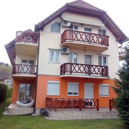 Apartment Szentmihalyi *